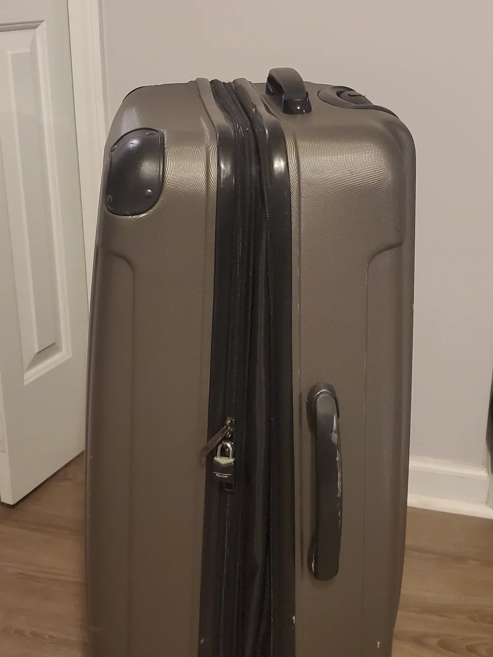 Kenneth Cole Reaction Expandable Hard-Shell Spinner Luggage — Metallic Gray